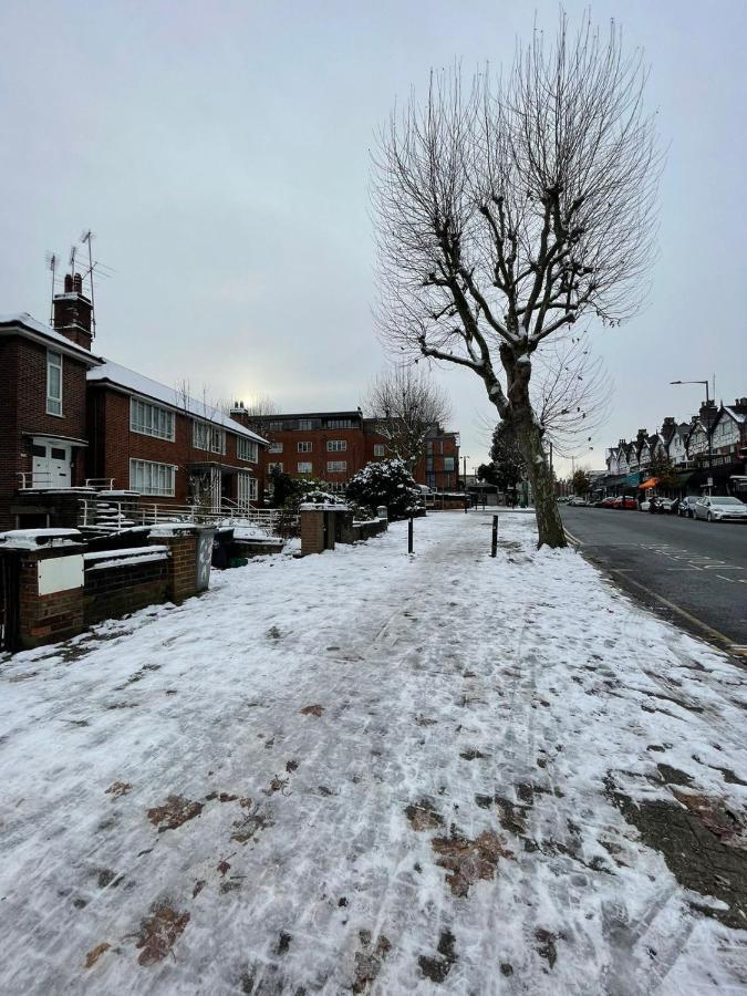 Willesden Green Rooms London Exterior photo