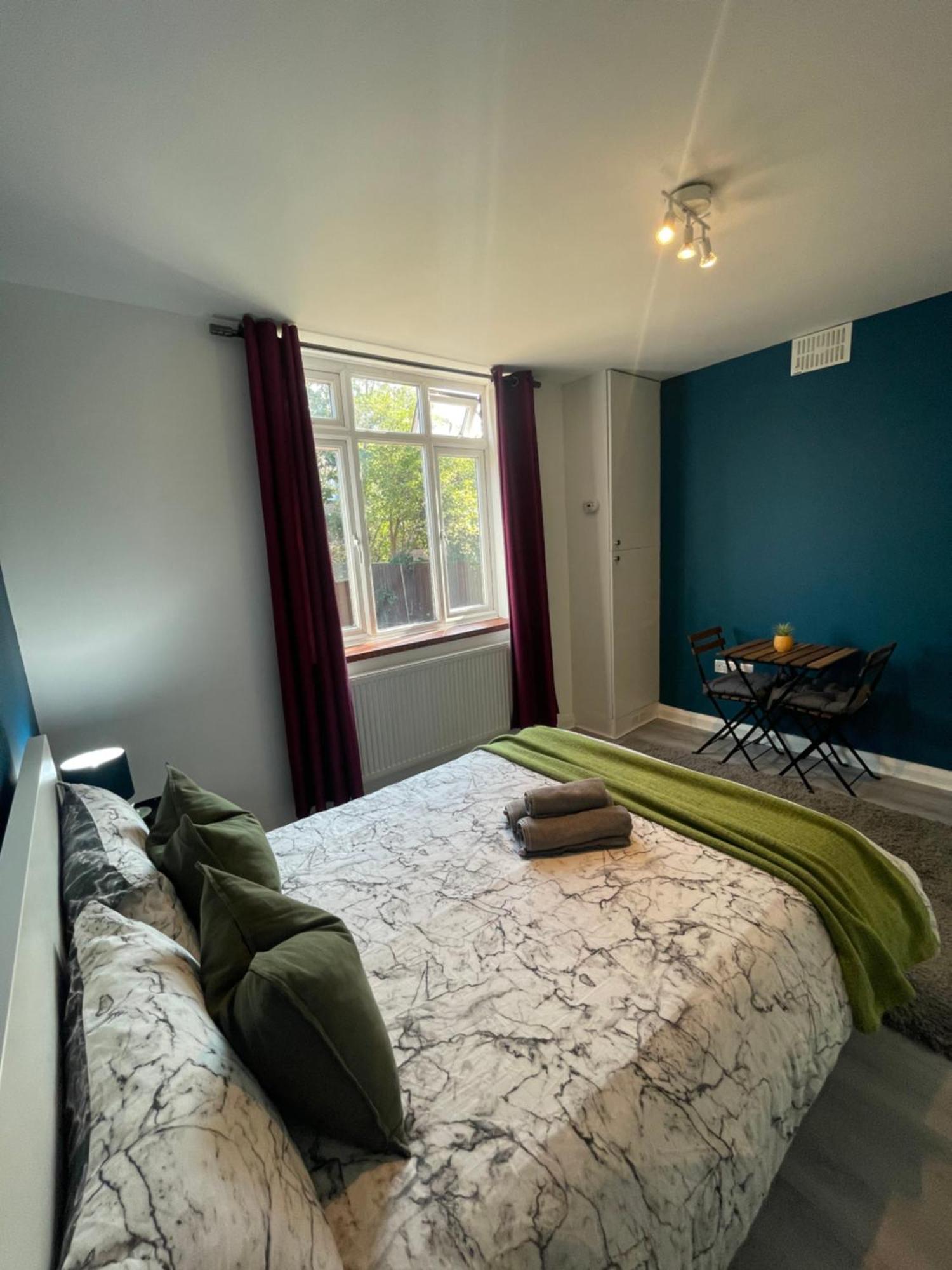 Willesden Green Rooms London Exterior photo