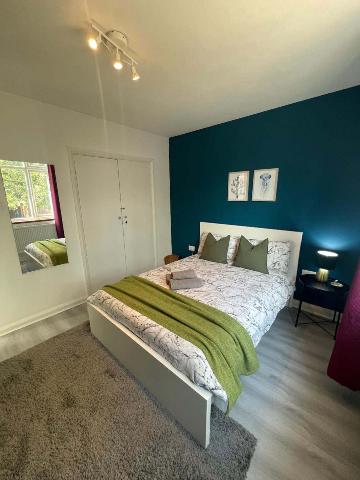 Willesden Green Rooms London Exterior photo